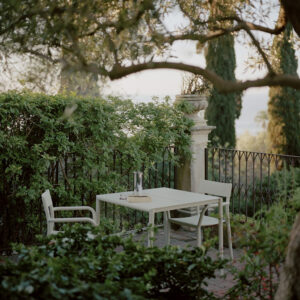 rqhliving-new-works-mesas-exterior-may-gris